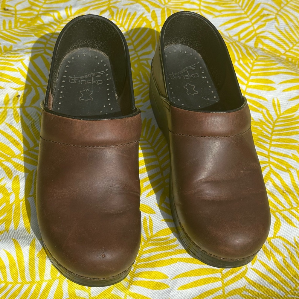 DANSKO Brown Oiled Leather Professional Clogs Mules Shoes Women's Size 7.5 EU 38